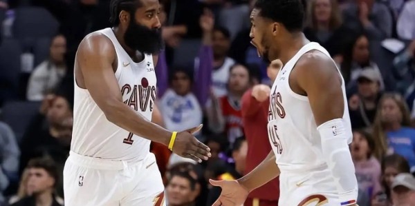 弗拉格凶猛！独行侠130-120胜骑士，华盛顿20+11+5，马绍尔25+5+7