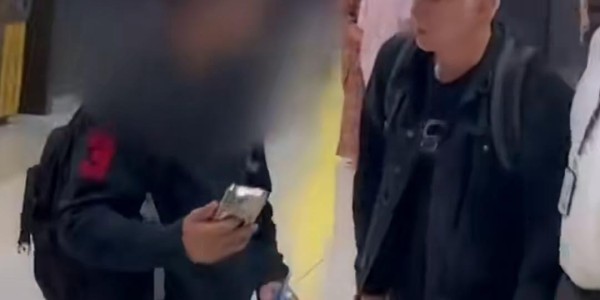 九游官网-麦肯罗机场怒骂粉丝引热议，罗迪克对德约退役言论持乐观积极态度