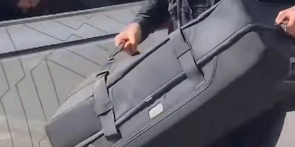 九游官网-麦肯罗机场怒骂粉丝引热议，罗迪克对德约退役言论持乐观积极态度